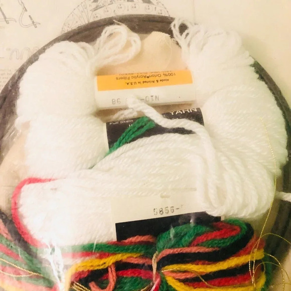 Vtg 1979 Bernat Holiday Hoops Christmas Stitchery Kit Mr Mrs Kringle Santa - Picture 9 of 12